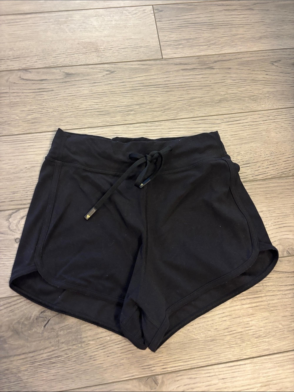 Aritzia Golden Stretchy Draw String Shorts Size 4